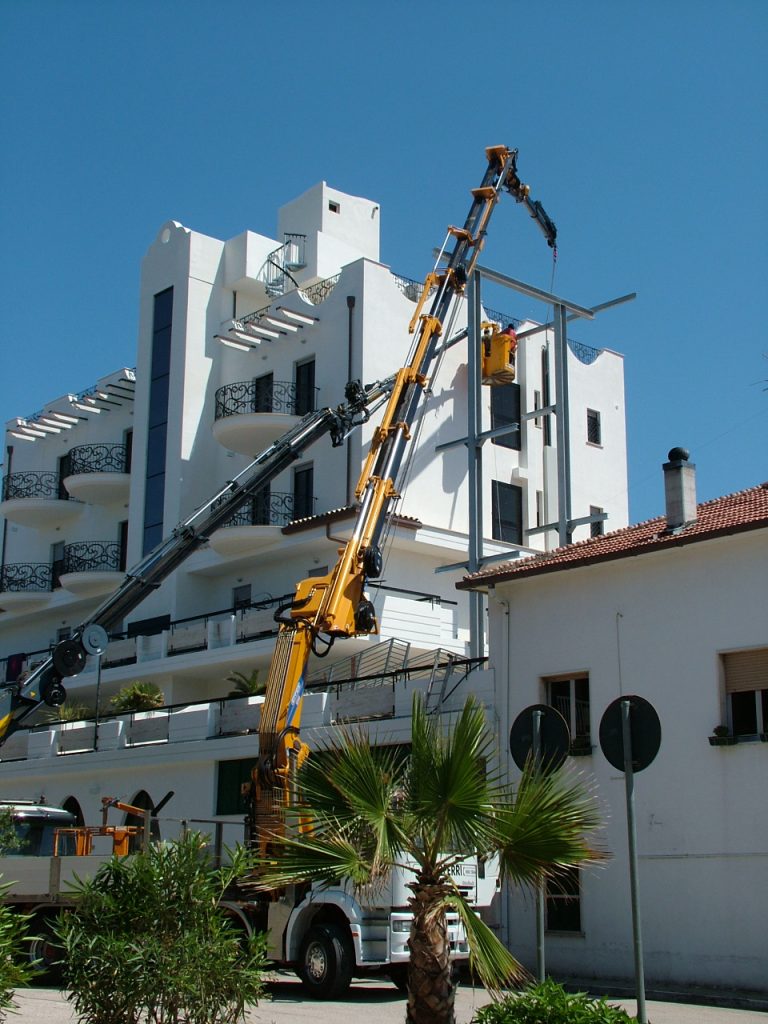 Scala Uscita di Sicurezza - Fase di montaggio - Hotel Simpaty Martinsicuro