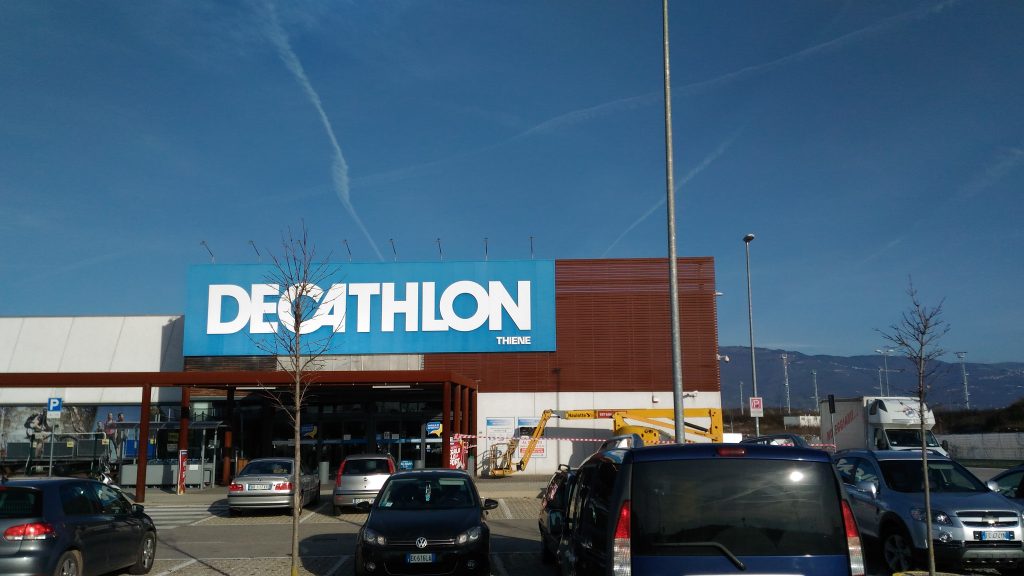 Rivestimento con Doghe in Alluminio - Presso Decathlon Thiene